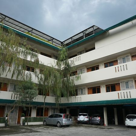 Reddoorz Plus @ Ciumbuleuit Area Bandung Zewnętrze zdjęcie