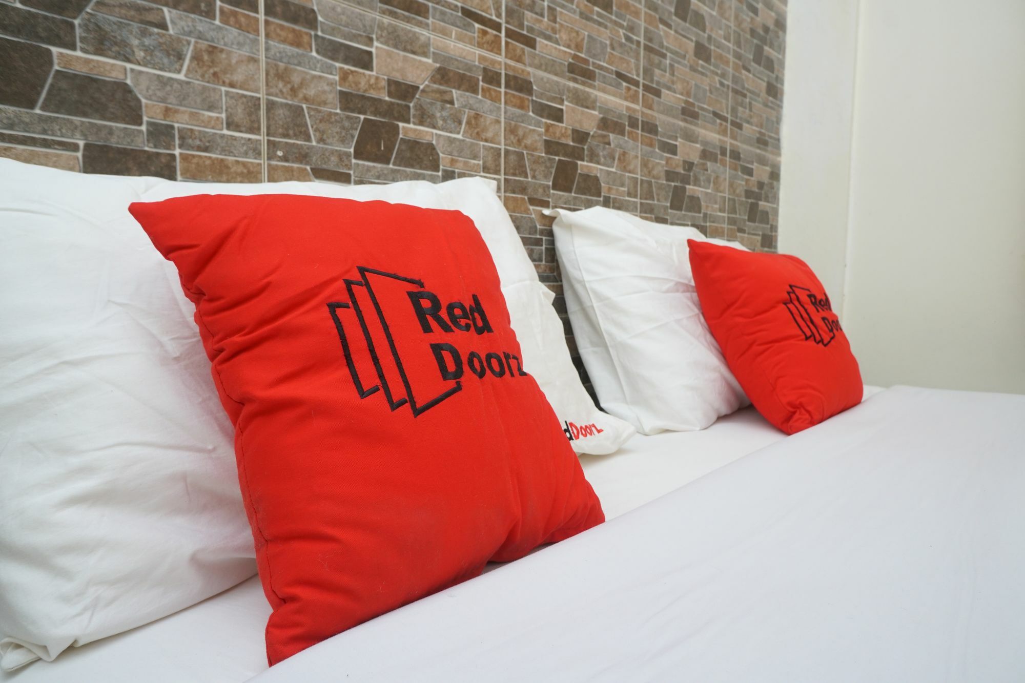 Reddoorz Plus @ Ciumbuleuit Area Bandung Zewnętrze zdjęcie